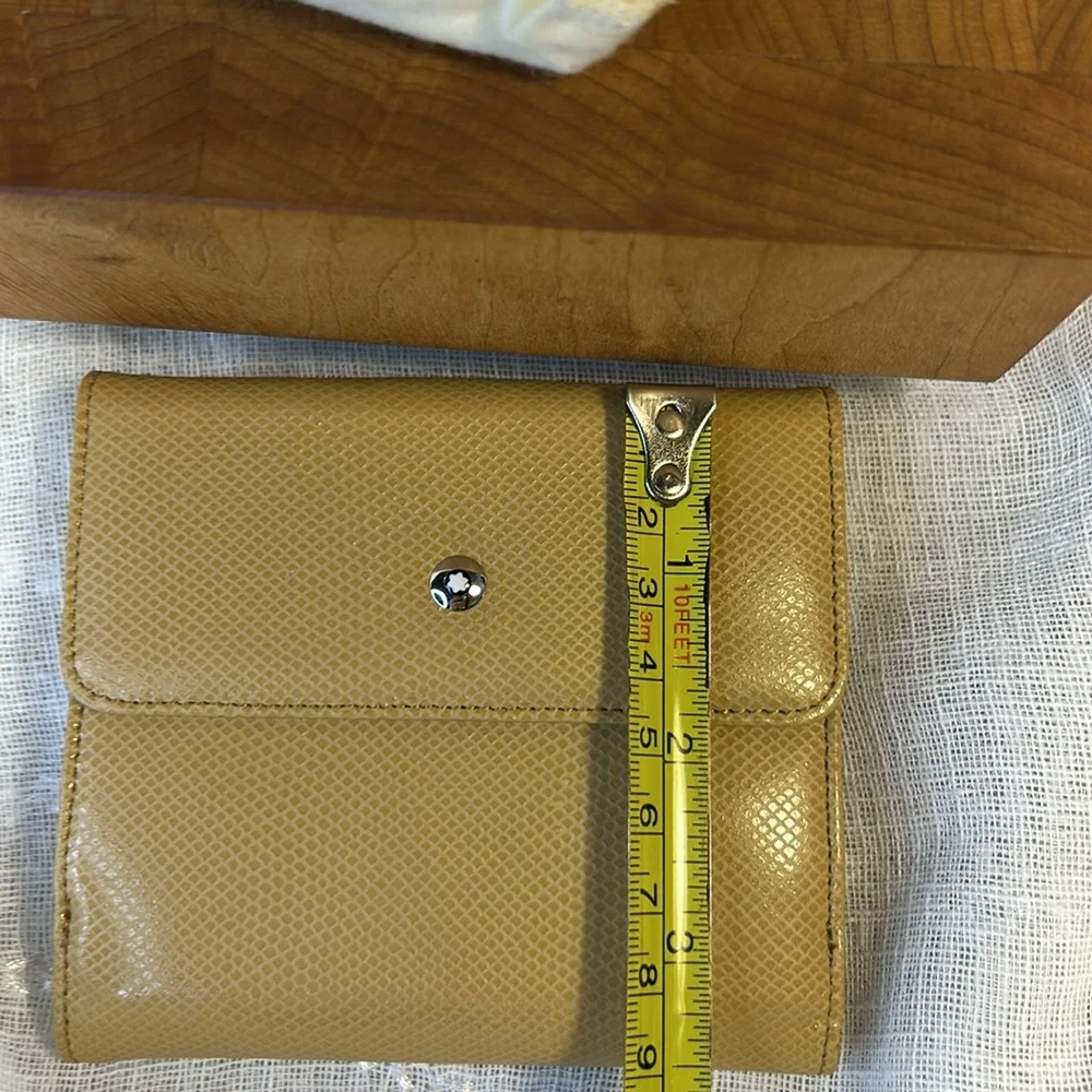 NWT MontBlanc glove leather with dust bag and box (damaged)